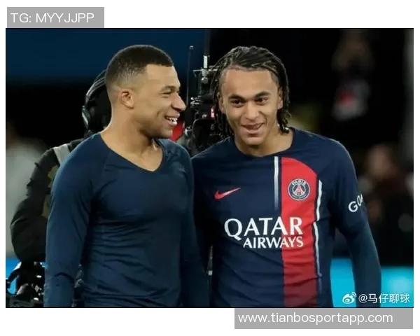 米利唐与姆巴佩亲密合影分享兄弟情深瞬间引发球迷热议 米利唐与姆巴佩亲密合影分享兄弟情深瞬间引发球迷热议