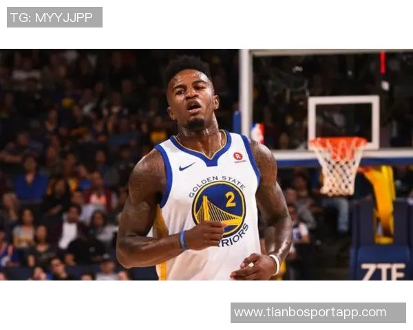 奎因昨日表现抢眼贡献12分8板7助4断小乔丹鼓励他勇敢接受采访表扬